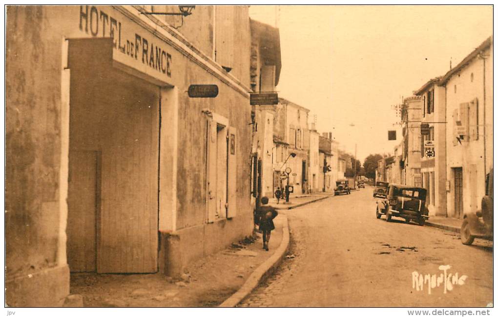 MAUZE SUR LE MIGNON . VERS L´HOTEL DE FRANCE - Mauze Sur Le Mignon