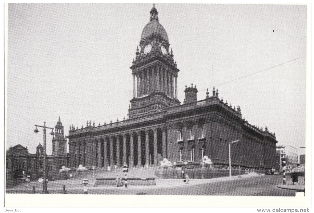 Postcard Leeds Town Hall Park Lane 1950's Yorkshire Repro - Leeds