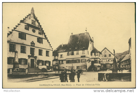 67 DAMBACH LA VILLE / La Place De L'Hôtel-de-Ville / - Dambach-la-ville