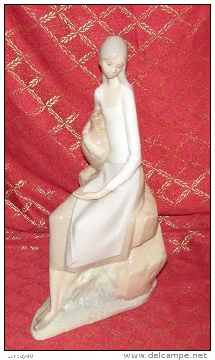 1 Statuette Porcelaine  - Nao Made In Spain - Femme - Autres & Non Classés