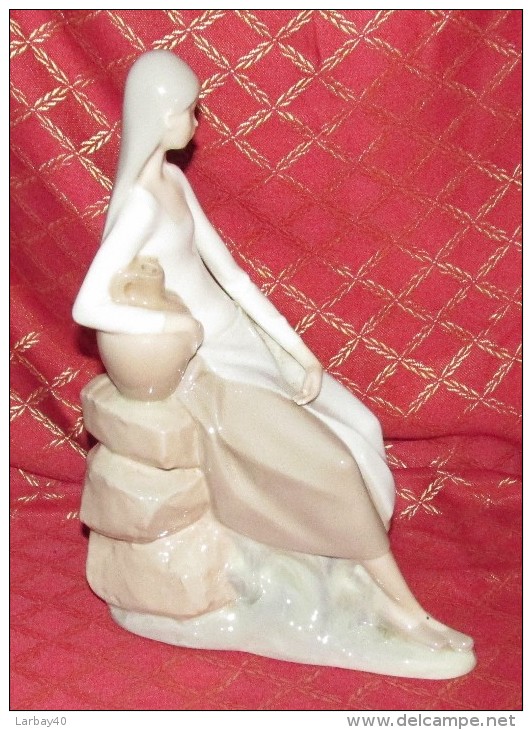 1 Statuette Porcelaine  - Nao Made In Spain - Femme - Autres & Non Classés