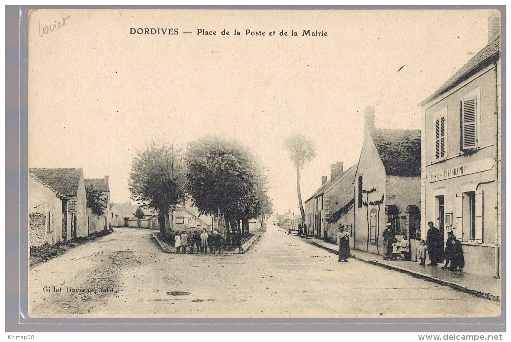 DORDIVES . Place De La Poste Et De La Mairie . - Dordives