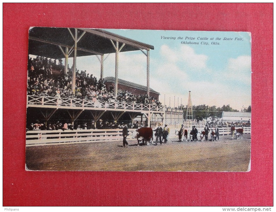 - Oklahoma> Oklahoma City Viewing Prize Cattle At State Fair   Ref 1365 - Oklahoma City