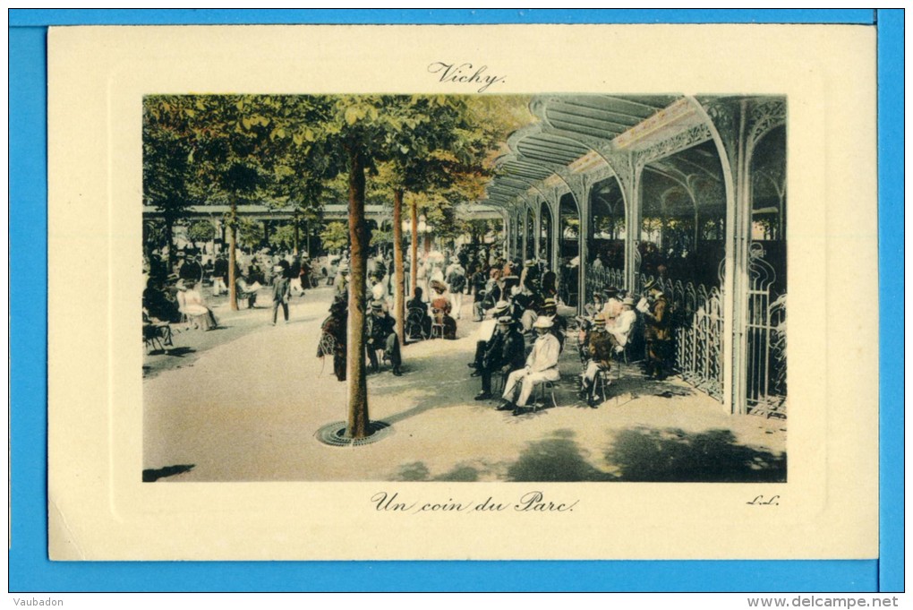 CP, 03, VICHY, Lot De 11 Belles Cartes Couleur (sauf Une) - Voir Détail Ci-dessous, Toutes Ont Voyagé - Vichy