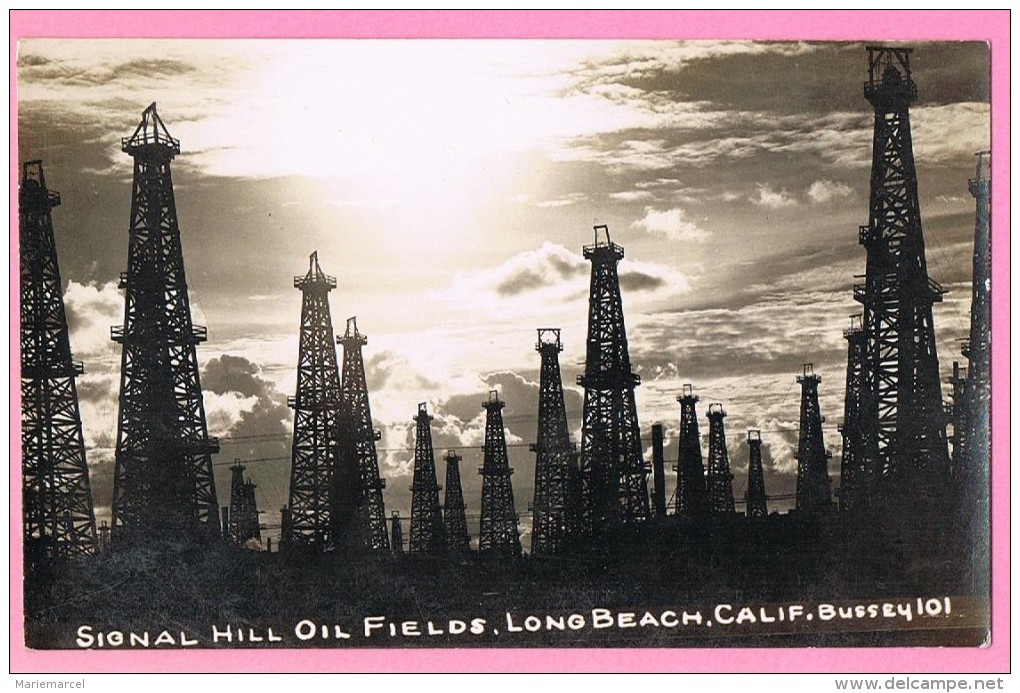 SIGNAL HILL OIL FIELDS, LONG BEACH, CALIFORNIE, BUSSEY. 101. CHAMP,PUITS PETROLIER. - Long Beach