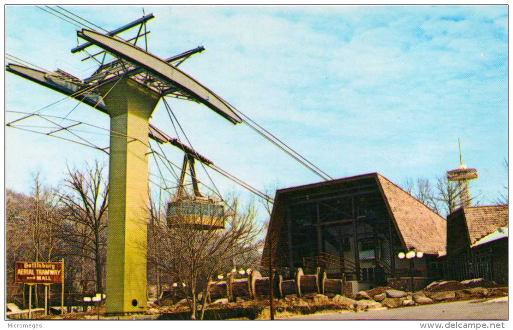 Tramway And Building On The Parkway - Gatlinburg, Tennessee - Autres & Non Classés