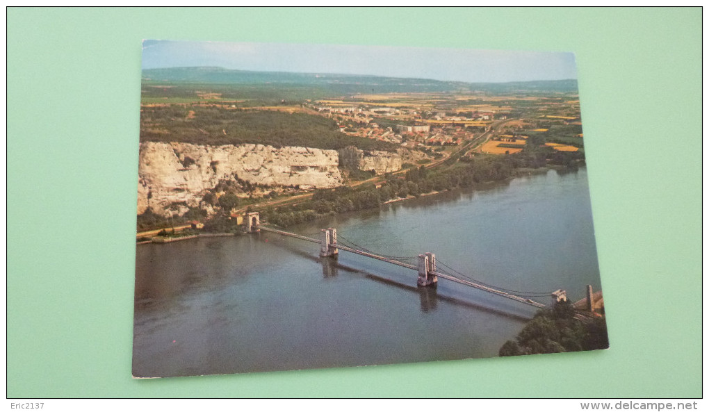 LE RHONE ET LA VILLE... - Donzere