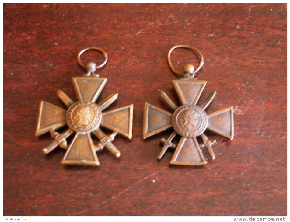 2 Decoration   Croix De Guerre  1939  Et 1939-1945 - Avant 1871
