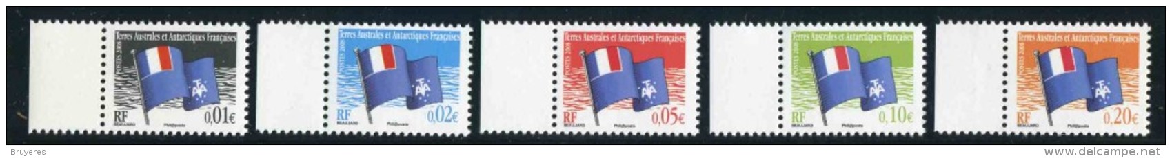 4 Timbres** Gommés "Série Courante : DRAPEAU DES T.A.A.AF." - Ungebraucht