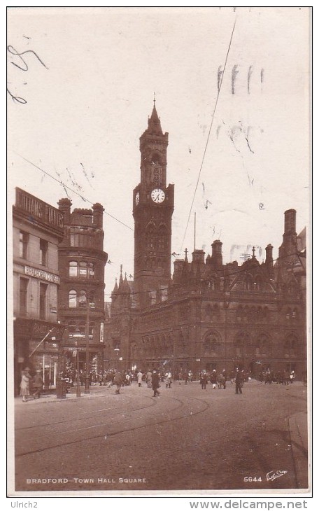 PC Bradford - Town Hall Square - 1931 (6332) - Bradford