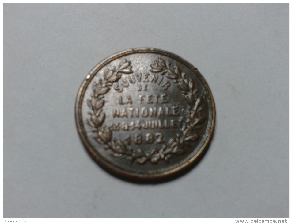 PETITE MEDAILLE DU XIXe "SOUVENIR DE LA FÊTE NATIONALE 138.14 JUILLET 1882 - Autres & Non Classés