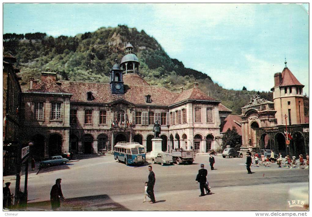 SALINS LES BAINS PLACE DE L'HOTEL DE VILLE CITROEN 2CV SUR LE PARKING - Other & Unclassified