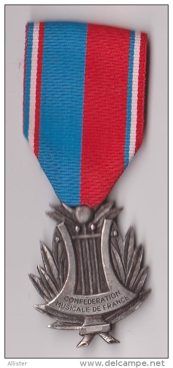 Médaille CONFEDERATION MUSICALE DE FRANCE {S28-14} - Objets Dérivés