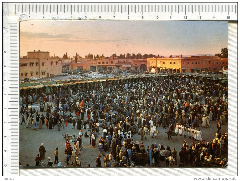 MARRAKECH -  Place  Djemaa   El  Fna - Marrakech