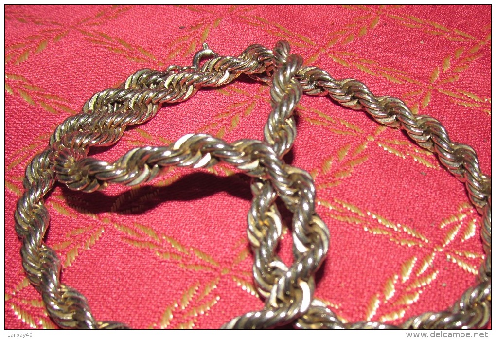 1 Collier    Fantaisie - Colliers/Chaînes