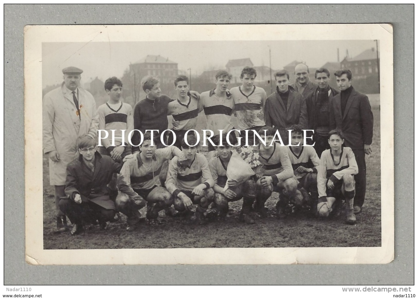 Photographie Originale : FOOTBALL - équipe ERQUELINNES Mars 1964 - Champions Saison 1963-1964 / Thuin - Erquelinnes