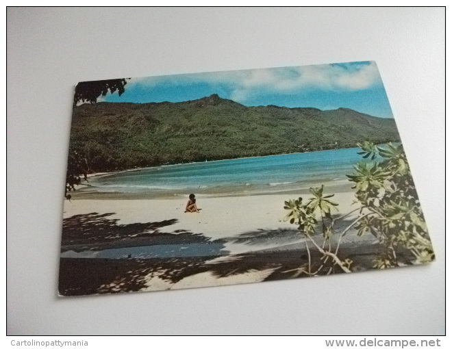 STORIA POSTALE FRANCOBOLLO COMMEMORATIVO  Seychelles Beau Vallon Beach Pin Up Seduta Sulla Spiaggia - Seychelles