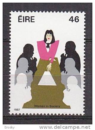 Q0925 - IRLANDE IRELAND Yv N°639 ** LA FEMME - Neufs