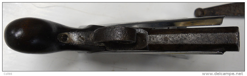 Ancien Pistolet De Coffre Sans Marquage Avec Traces D'oxydation Bon Bois Bonne Fonction Cheminée Un Peu Matée - Sammlerwaffen