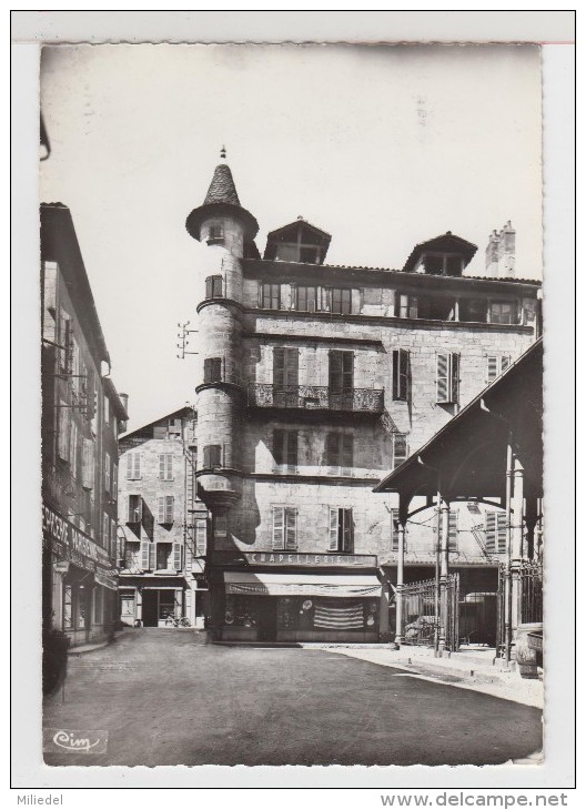 46 - FIGEAC - Place De La Halle - Figeac
