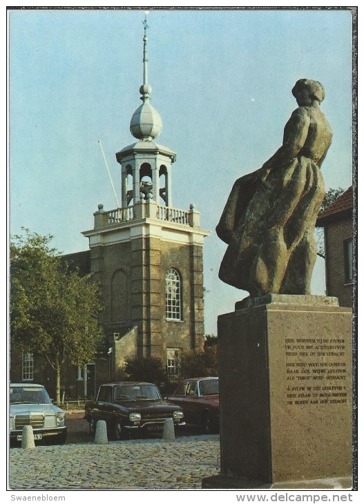 NL.- Urk. Nederlands Hervormde Kerk. Vissersmonument. Ford. Renault. Mercedes-Benz. 2 Scans - Urk