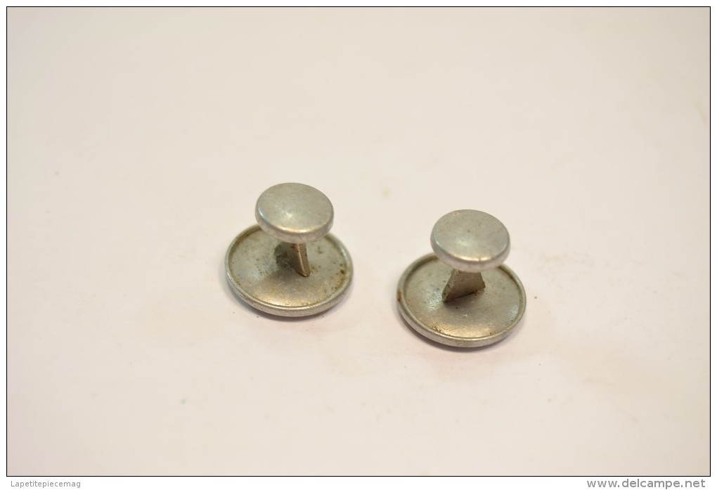 Lot De Deux Boutons De Manchettes En Aluminium. Costume Années 1920 - 1930 - 1940 - Cuff Links & Studs