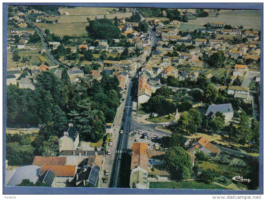 Carte Postale 86. Saint-Julien-l'Ars  Vue D´avion  Trés Beau Plan - Saint Julien L'Ars