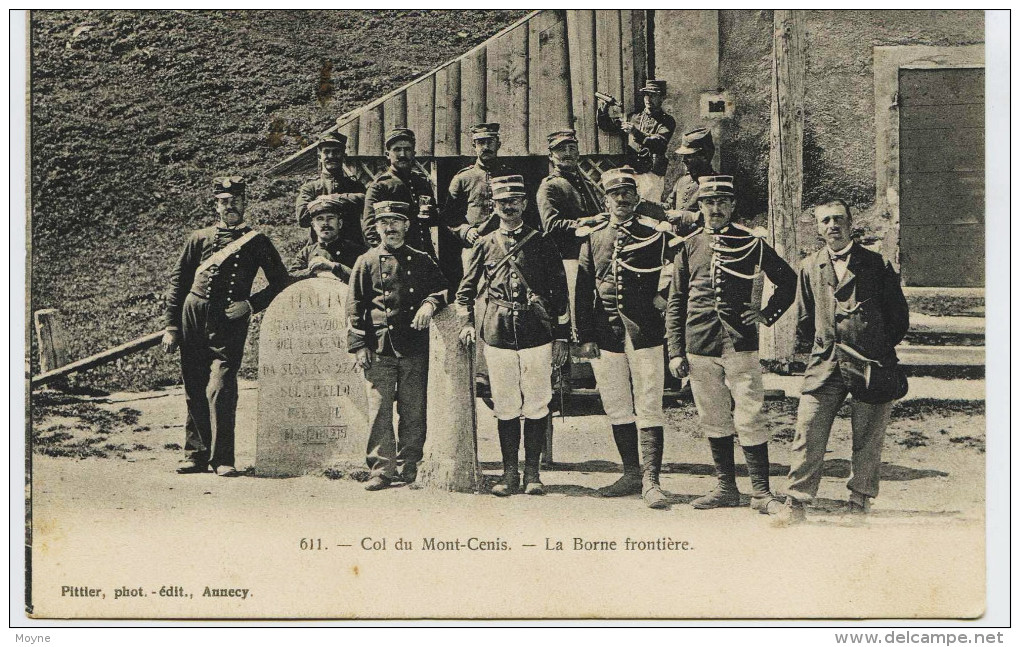 5531 -  Savoie -  COL DU MONT CENIS :  LA BORNE FRONTIERE - DOUANIERS FRANCAIS ET ITALIENS   1904- Maurienne - Val Cenis