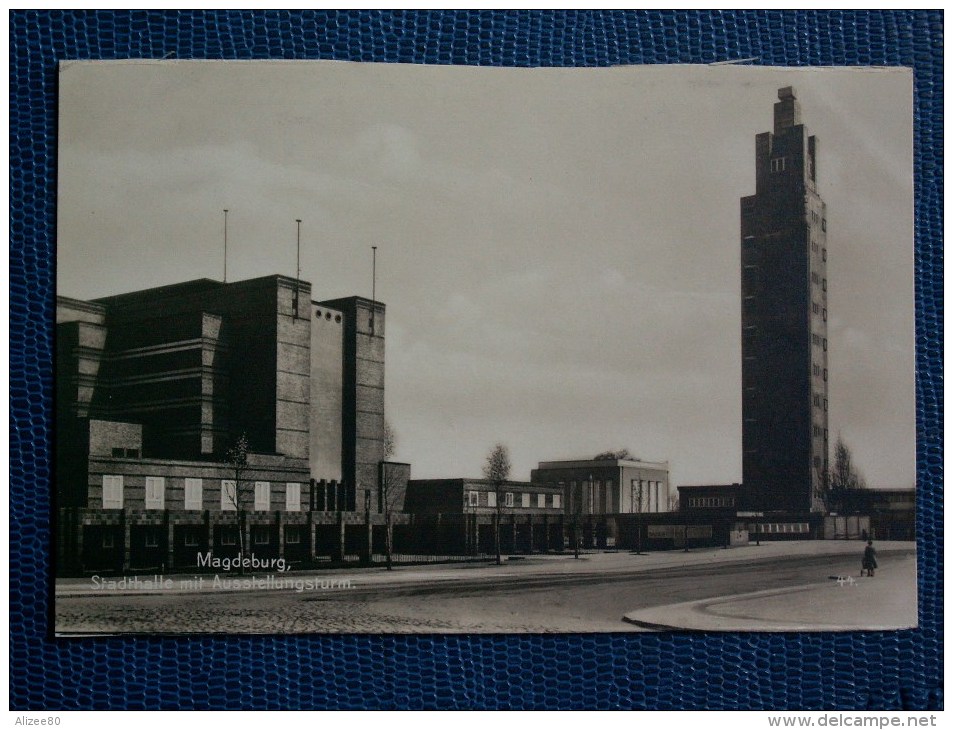 ""   CPA  PHOTO -  MAGDEBURG  //  HALL  MUNICIPAL  AVEC  LA  TOUR  D" EXPOSITION  "" - Magdeburg