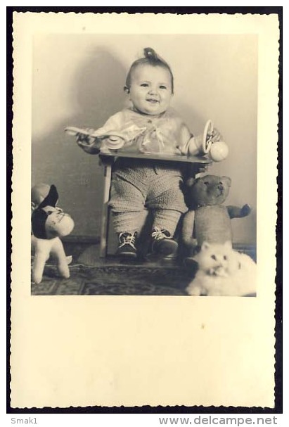 BABY  KITTLE GIRL  WITH   TEDDY BEAR     & TOYS - Photographs