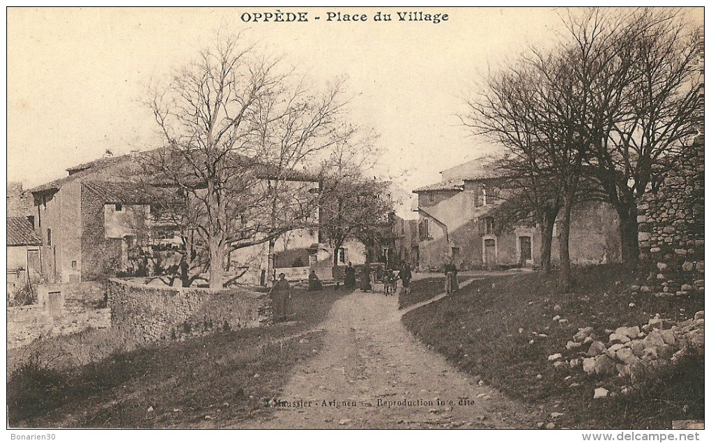 CPA 84 OPPEDE PLACE DU VILLAGE JOLI PLAN PETITE ANIMATION - Oppede Le Vieux