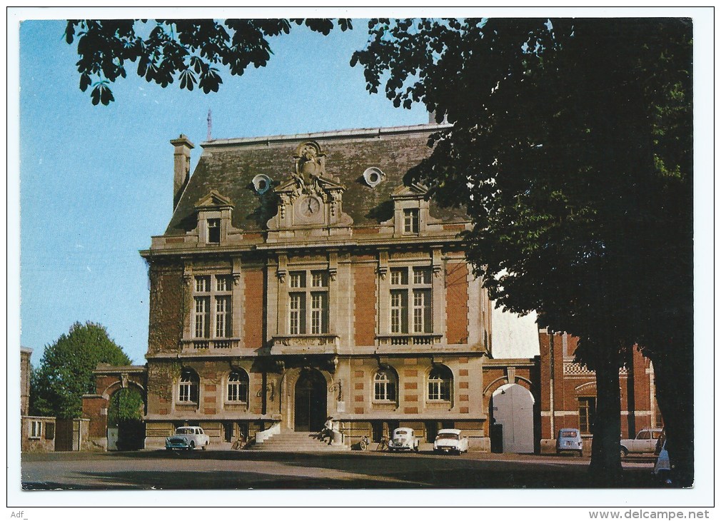 Nov@ CP RAISMES, RENAULT 4 CV, 4L, CITROEN DS, AUTOS VOITURES ANCIENNES DEVANT LA MAIRIE, NORD 59 - Raismes