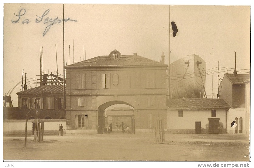 LA SEYNE SUR MER  Atelier Des Forges Et Chaudieres - Au Fond Paquebot - Superbe - Neuve(sauf Légende Au Dos) - La Seyne-sur-Mer