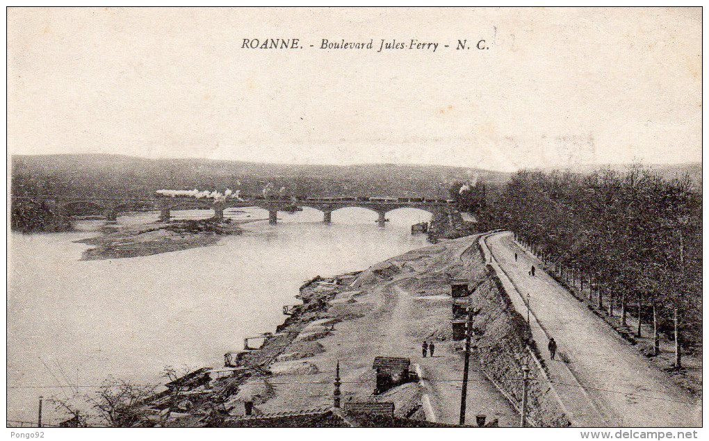 Cpa 1920, ROANNE, Loire, Boulevard Jules Ferry, Embarcadères, Locomotive Sur Le Pont,  (40.81) - Roanne