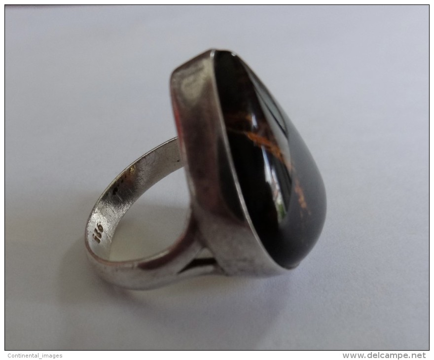 TRES RARE BAGUE SUR ARGENT/ AMBRE 1/2 NOIRE/ AMBRE 1/2 TRANSLUCIDE/ Référence 4564 - Bagues