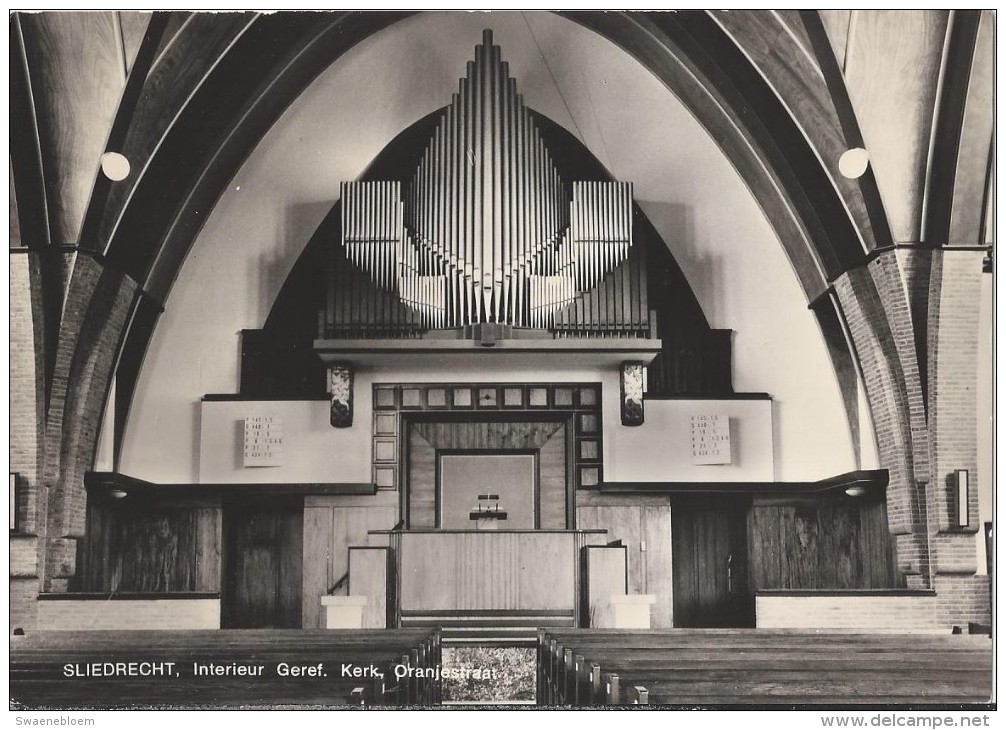 NL.- Sliedrecht. Interieur Gereformeerde Kerk. Orgel. Preekstoel. Kansel. 2 Scans - Sliedrecht