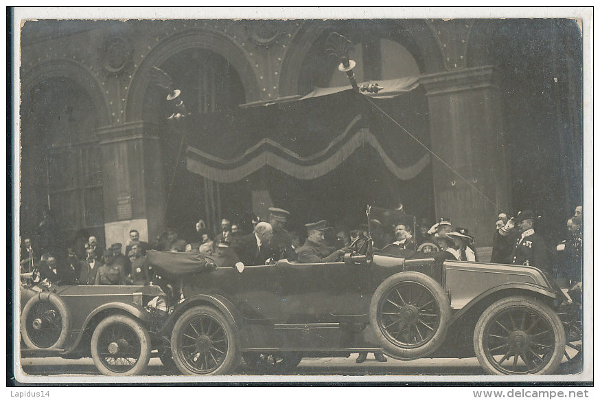 T T 258 / CARTE PHOTO -  BELGIQUE-   BRUXELLES     LE PRESIDENT ET LE ROI MONTANT EN AUTO A LA SORTIE DE LA GARE - Feiern, Ereignisse