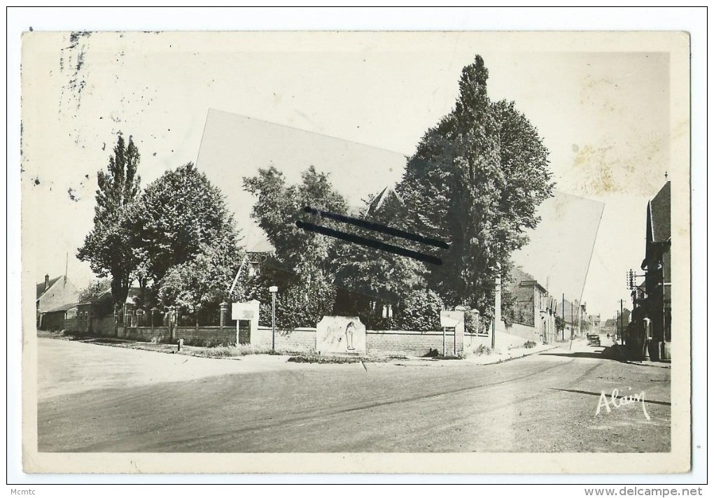 Carte - Chaulnes De Picardie - Carrefour De L'Avenue De La Gare Et Monument De La Croix Rouge Américaine - Chaulnes