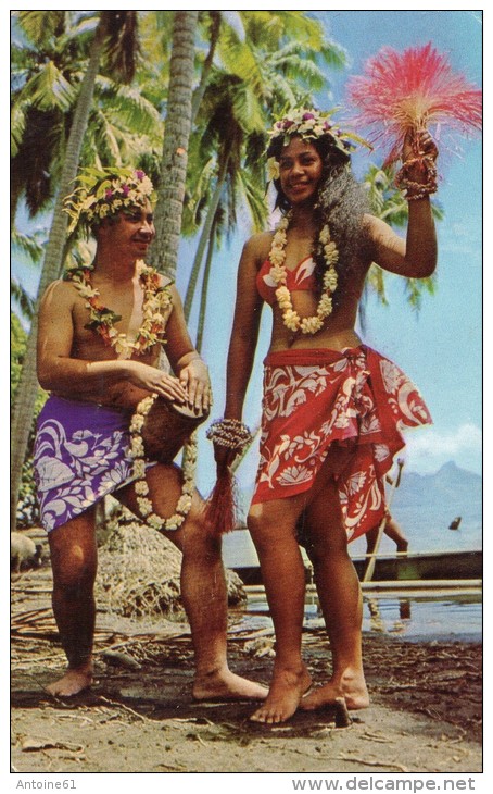 TAHITI --Danseuse Tahitienne - Tahiti