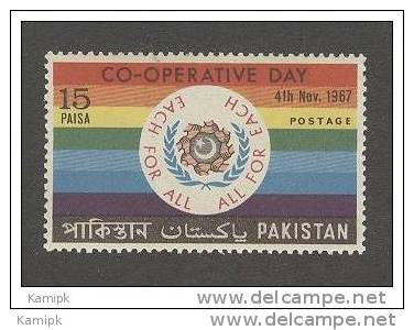 PAKISTAN MNH (**) STAMPS (COOPERATIVE DAY-1967) - Pakistan