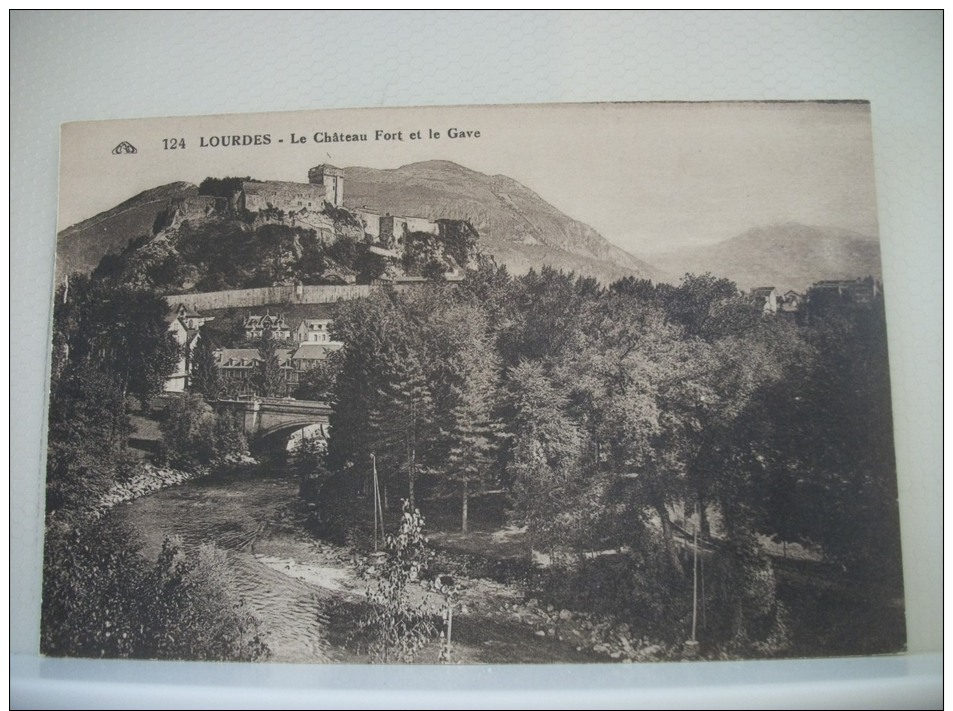 LOT H DE 70 CARTES POSTALES ANCIENNES DIFFERENTES SUR LOURDES SANS RELIGION TOUTES SCANNEES