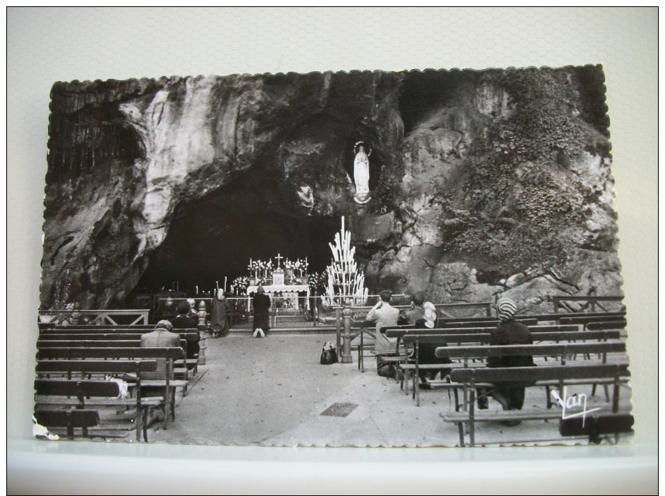 LOT B DE 100 CARTES POSTALES ANCIENNES  SUR LOURDES TOUTES SCANNEES