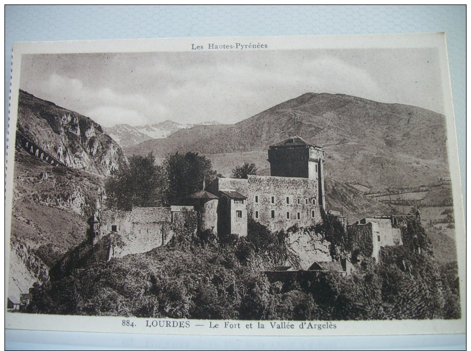 LOT B DE 100 CARTES POSTALES ANCIENNES  SUR LOURDES TOUTES SCANNEES