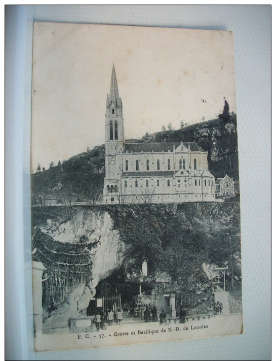 LOT B DE 100 CARTES POSTALES ANCIENNES  SUR LOURDES TOUTES SCANNEES