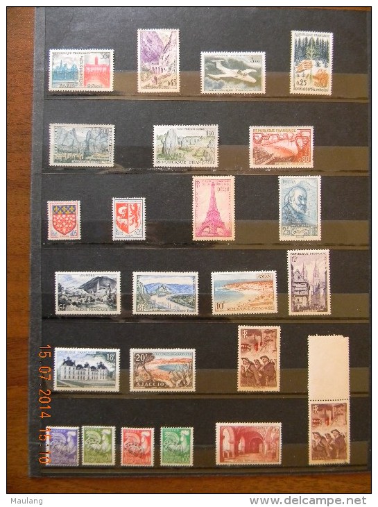 Francia 1939-1965 Collezione Con Circa 50 Francobolli Nuovi ** Trai Quali La Serie N° 976-981, 1301-05, E I N° 421 E 429 - Collections