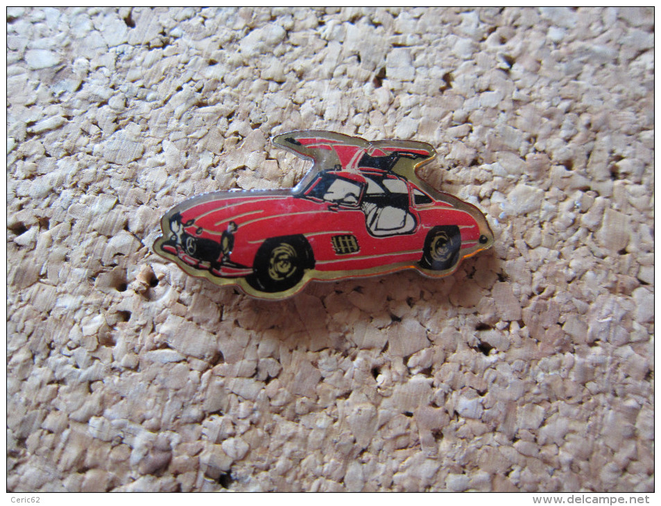 RARE PINS MERCEDES 300 SL ROUGE SIGNE DE BEUKELAER - Mercedes