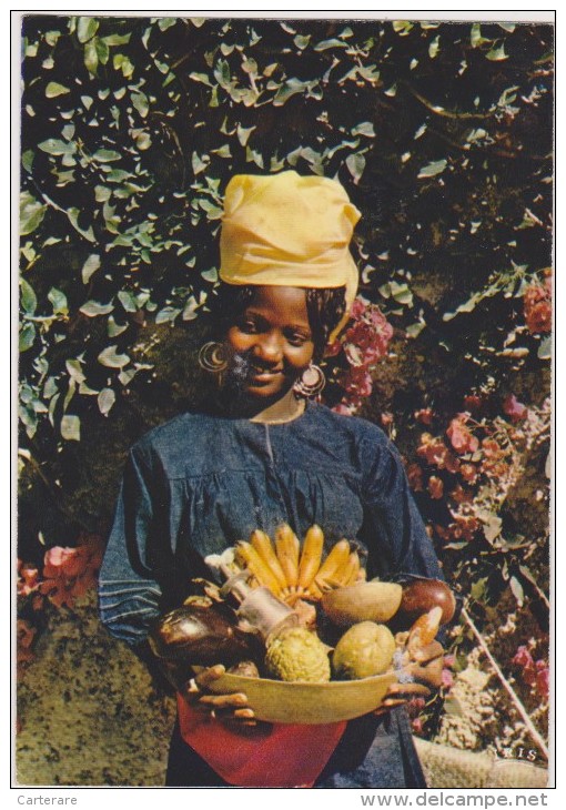 AMERIQUE,ANTILLES,HAITI,i Le  Hispaniola,,ile Découvert Par Christophe Colombe,marché,fruit Du Pays,fille Marchande - Haiti