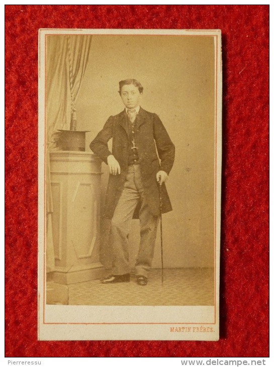 CDV JEUNE HOMME A LA CANNE PHOTO MARTIN FRERES A TOULOUSE - Old (before 1900)