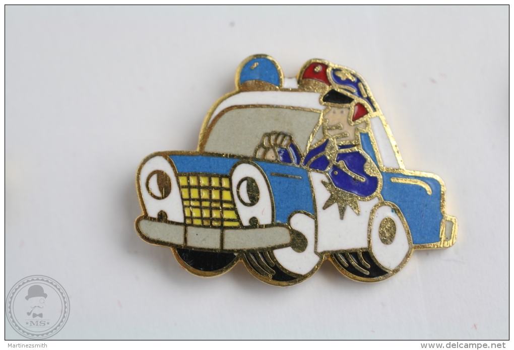 Cartoon Police Car - Pin Badge  #PLS - Policia
