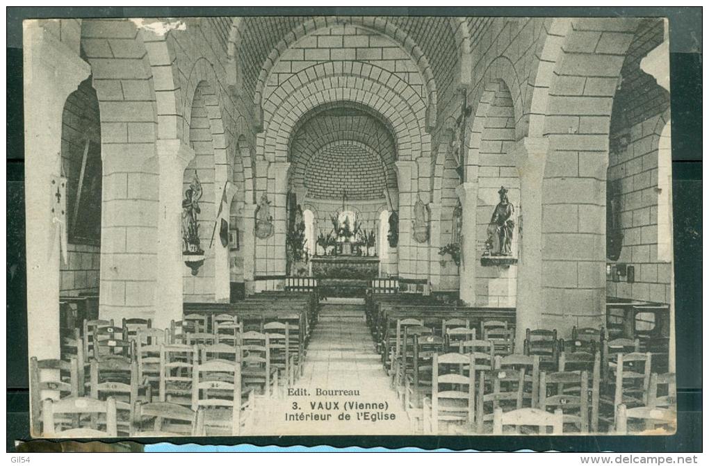 VAUX  ( SUR VIENNE  )   Intérieur De L'église ( Pelurage Sur Un Bord Mais Inédit Sur Delcampe à Ce Jour )   - Ead172 - Autres & Non Classés